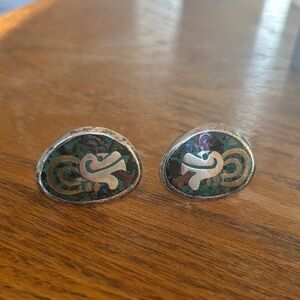 Vintage Oval Silver and Green cuff link. Alpaca silver.